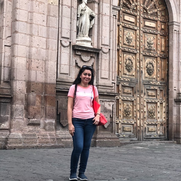 Meet your Posher, Isabel - Picture 2 of 9